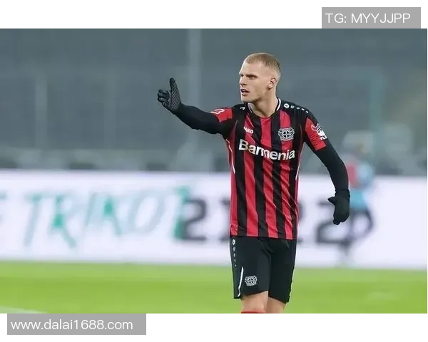 德国金发足球天才是谁 盘点他在球场上的辉煌成就与影响力