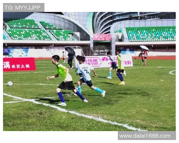 足球巨星训练瞬间：专注、拼搏、荣耀背后的汗水与坚持